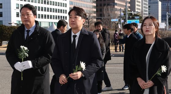 개혁신당, 제주항공 여객기 사고 희생자 합동분향소 조문