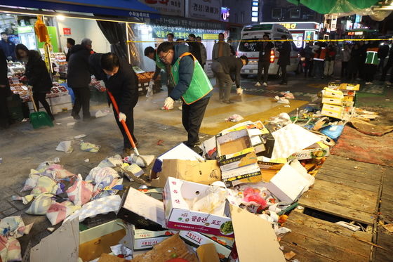 목동 깨비시장 차량 돌진으로 과일가게 상인 1명 사망