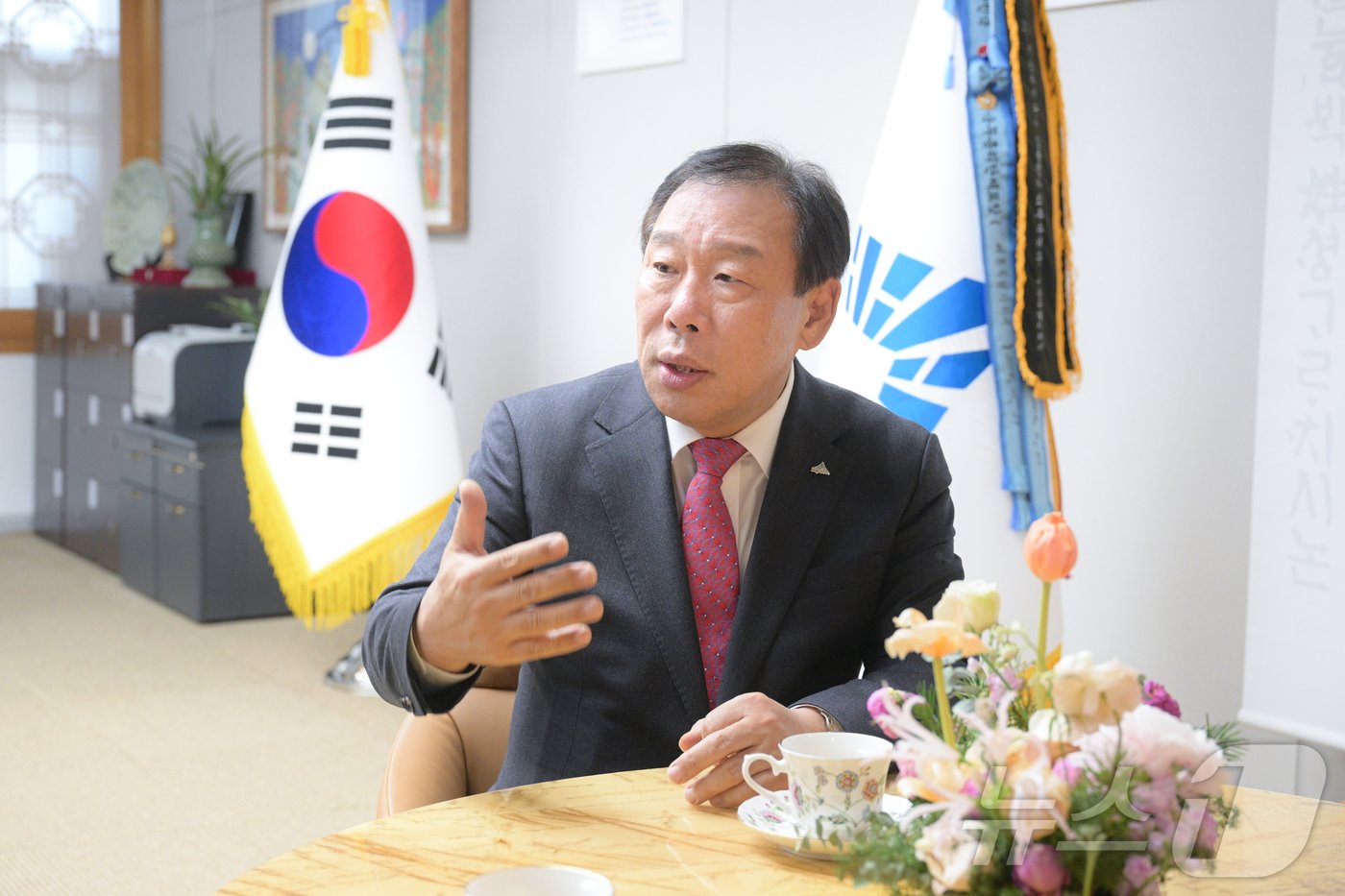 본문 이미지 -  신년 인터뷰하는 최민호 세종시장 / 뉴스1