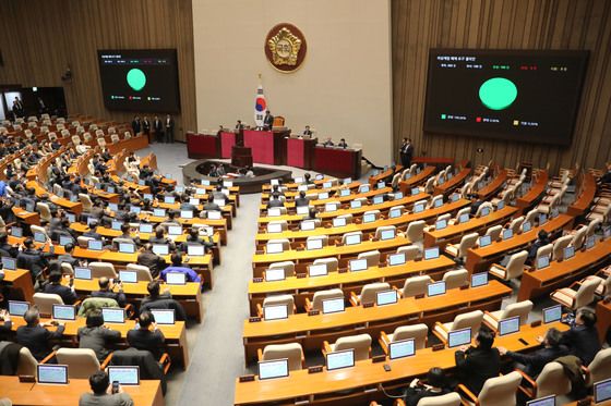 특전사령관 "尹 '의결 정족수 안 찼다, 끌어내'"→ 野 "추경호가 알려준 듯"