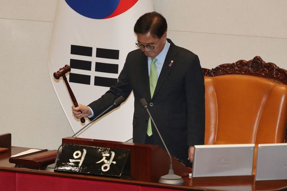 우원식 국회의장, 내란특검 출석…"진실 규명에 앞장설 것“
