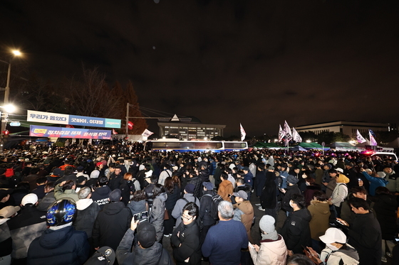 레드어워드 광장 부문에 '불법계엄을 막은 광장의 시민들' 수상
