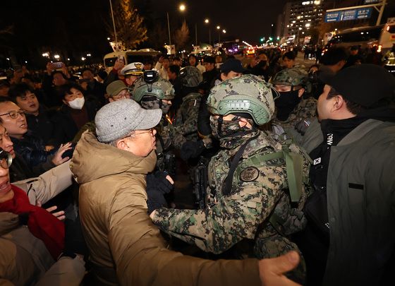 민주노총 "尹 퇴진 전까지 무기한 총파업…전국민 비상행동"