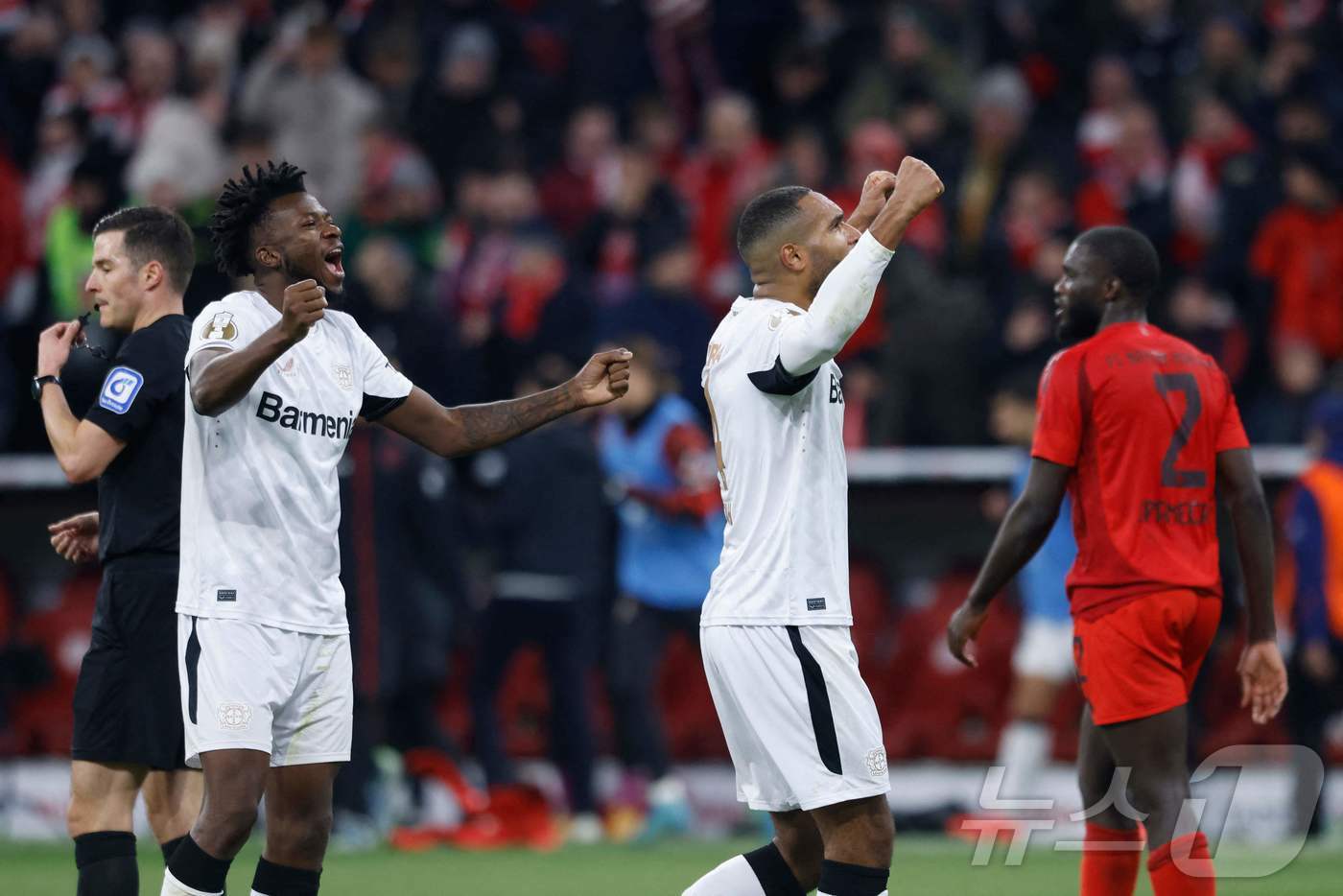 본문 이미지 - 바이에른 뮌헨을 꺾고 DFB 포칼 8강에 진출한 레버쿠젠.  ⓒ AFP=뉴스1