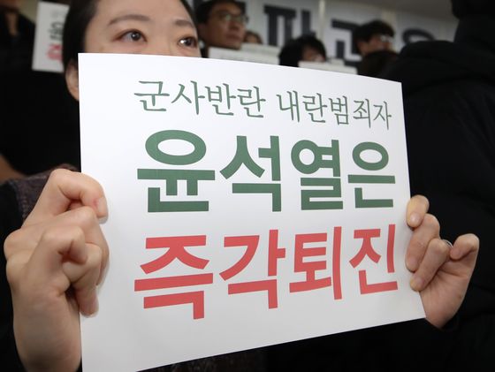 들끓는 사법부, 현직 부장판사 "대법, 계엄 동조하냐" 직격(종합)