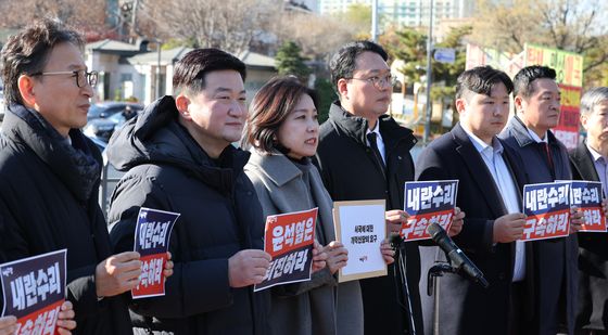 개혁신당, 윤석열 대통령 퇴진 촉구 항의 방문