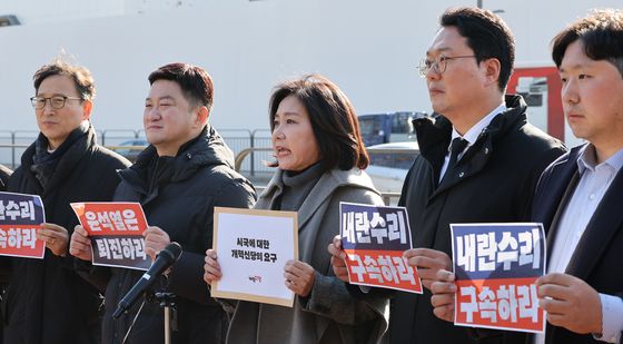 개혁신당, 윤석열 대통령 퇴진 촉구 항의 방문