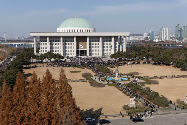 [속보] 민주 "계엄 상황실 구성키로…불법 계엄 또 있을 수도"