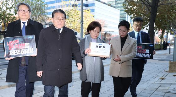 국가수사본부에 윤석열 고발하는 조국혁신당