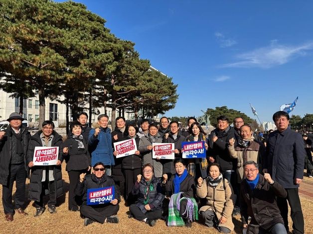 군산시의회 "불법적 비상계엄 선포, 윤 대통령 하야하라"