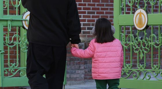 비상 계엄 여파에 교육계도 한밤 대소동…"학사일정 정상 운영"