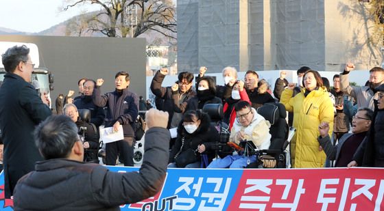 광주 장애인 단체 "비상계엄 선포는 헌정 유린"