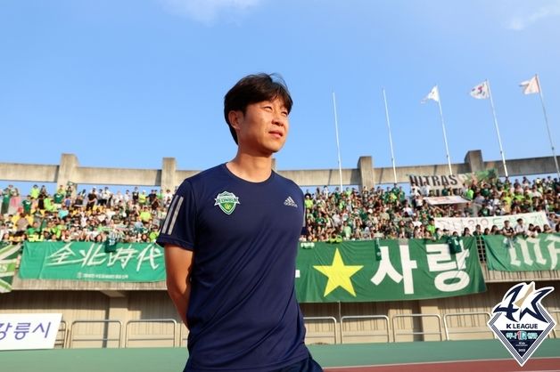 잔류 스트레스에…김두현 전북 감독, 신경성 위염에 ACL2 원정 불참