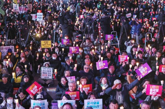 민주, '尹 사퇴 촉구' 촛불 문화제…"시민 포함 3000명 함께"