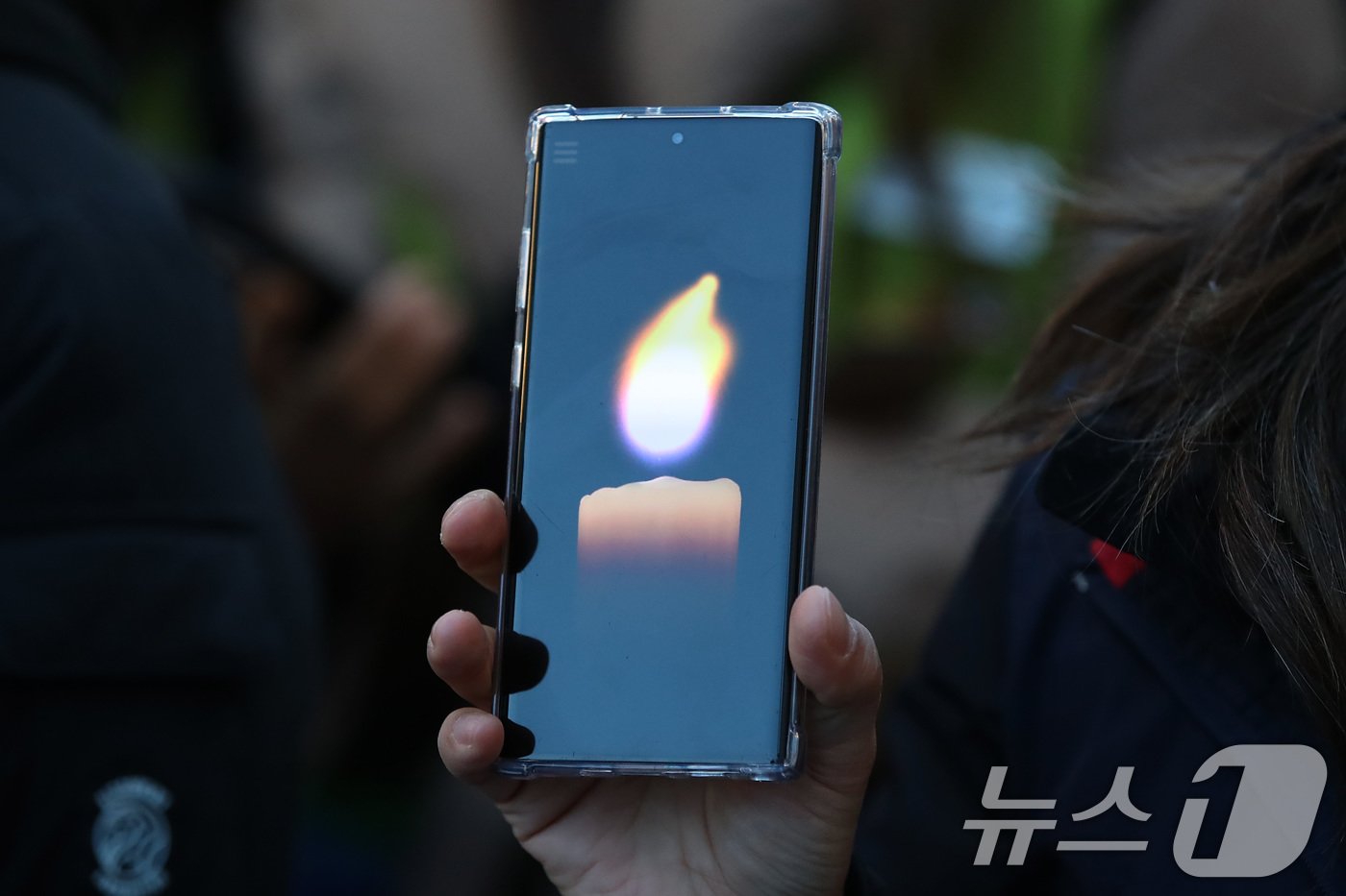 본문 이미지 - 4일 오후 대구 중구 동성로에서 열린 '윤석열 퇴진 대구시민 시국대회'에 참여한 시민들이 윤석열 대통령 퇴진을 촉구하고 있다. 2024.12.4/뉴스1 ⓒ News1 공정식 기자