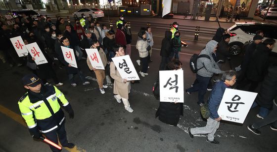 대구 도심에 울려 퍼지는 "퇴진 촉구"