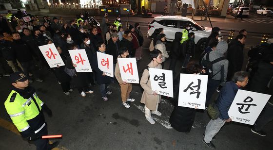 대구 도심에 울려 퍼지는 "퇴진 촉구"