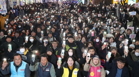 비상계엄 선포에 불 붙은 민심