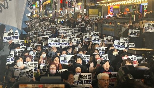 부산서도 '대통령 퇴진' 촉구 집회…학생·교사·노인 등 2500명 참여