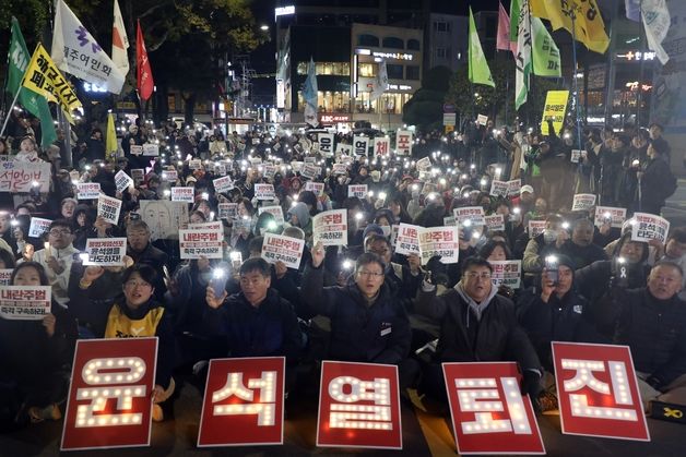 "모든 권력은 국민으로부터"…전국 동시다발 '윤대통령 퇴진' 촉구(종합)