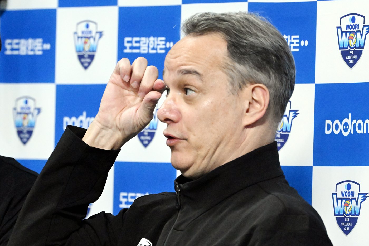 본문 이미지 - 우리카드 파에스 감독 (한국배구연맹 제공)
