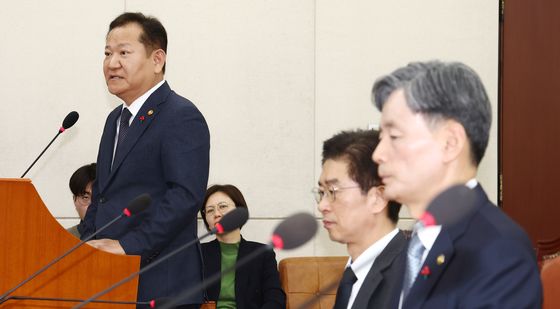 계엄 상황 업무보고 하는 이상민 행안장관