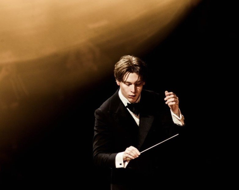 본문 이미지 - 지휘자 클라우스 메켈레(롯데문화재단 제공)ⓒ Mathias Benuigui_Pasco And Co