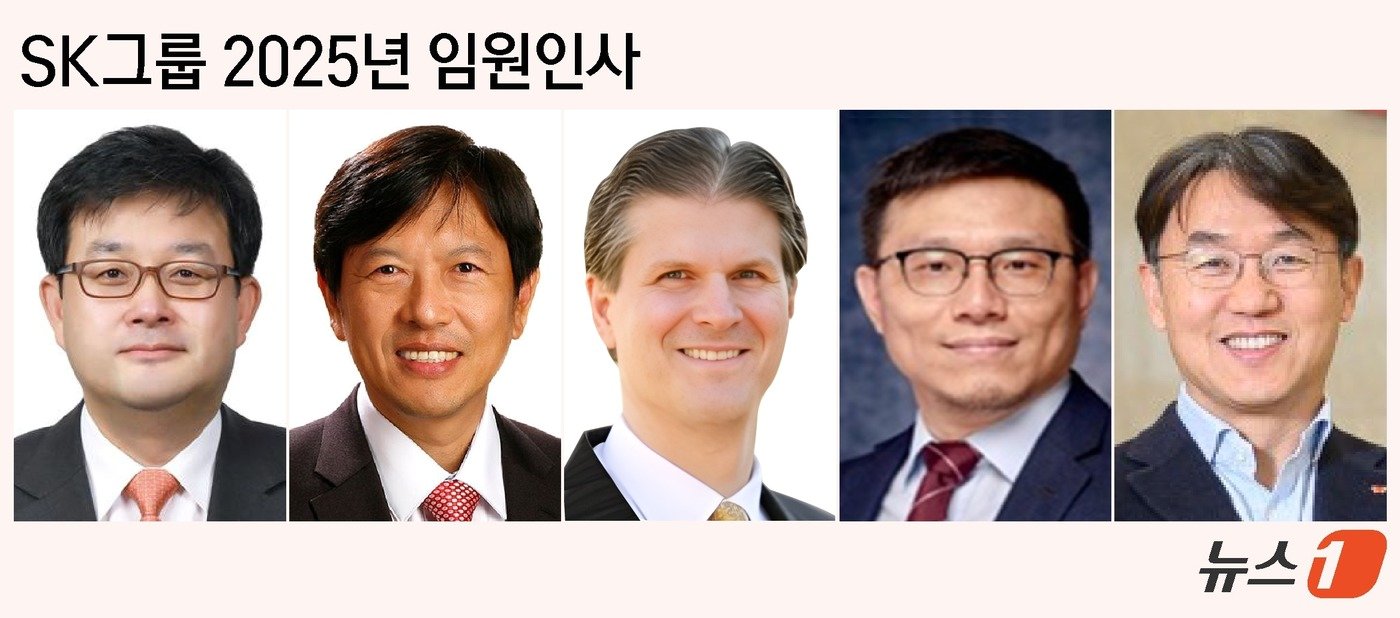 왼쪽부터 손현호 SK디스커버리 사장, 안현 SK하이닉스 개발총괄&#40;CDO&#41; 사장, 폴 딜레이니&#40;Paul Delaney&#41; SK아메리카스 부사장, 김필석 SK이노베이션 최고기술책임자&#40;CTO&#41; 겸 환경과학기술원장, 피승호 SK온 제조총괄ⓒ News1 김지영 디자이너