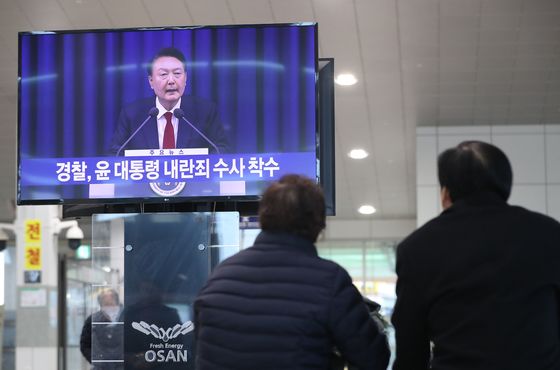 '계엄령 사태' 빠르게 수습하는 한국에…외신들 "탄탄한 민주주의 작동"