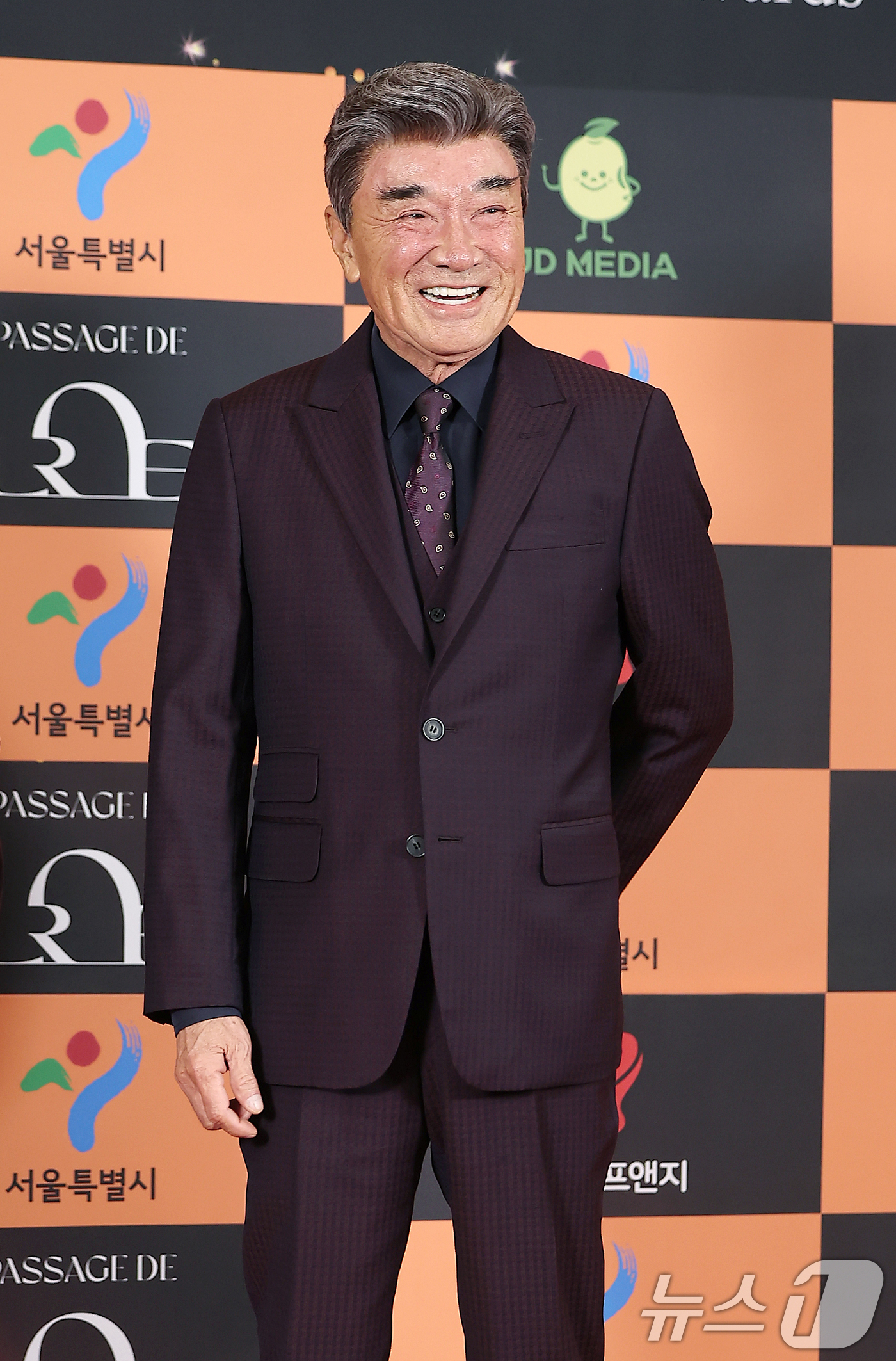 (서울=뉴스1) 김진환 기자 = 배우 이덕화가 5일 오후 서울 중구 소공동 롯데호텔 크리스탈볼륨에서 열린 2024 서울국제영화대상 시상식 레드카펫에 참석해 포즈를 취하고 있다. 2 …