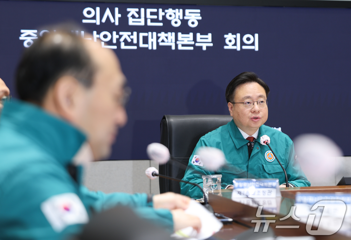(서울=뉴스1) 허경 기자 = 조규홍 보건복지부 장관이 6일 서울 종로구 정부서울청사에서 열린 의사 집단행동 중앙재난안전대책본부 회의에서 모두발언을 하고 있다. 2024.12.6/ …