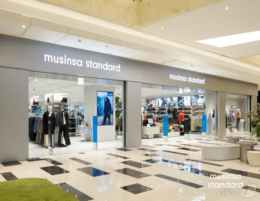 본문 이미지 - 매장 전경.&#40;무신사스탠다드제공&#41;