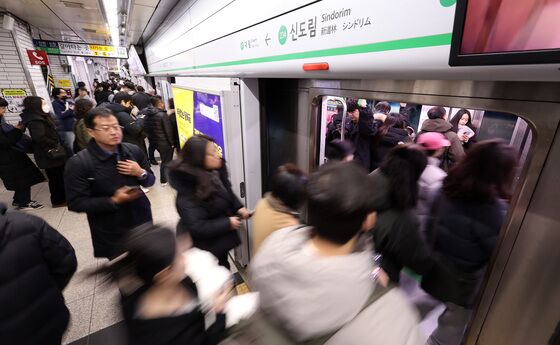 출근지옥 수도권…통근시간 82분·직장체류 9.3시간 '전국 1위'