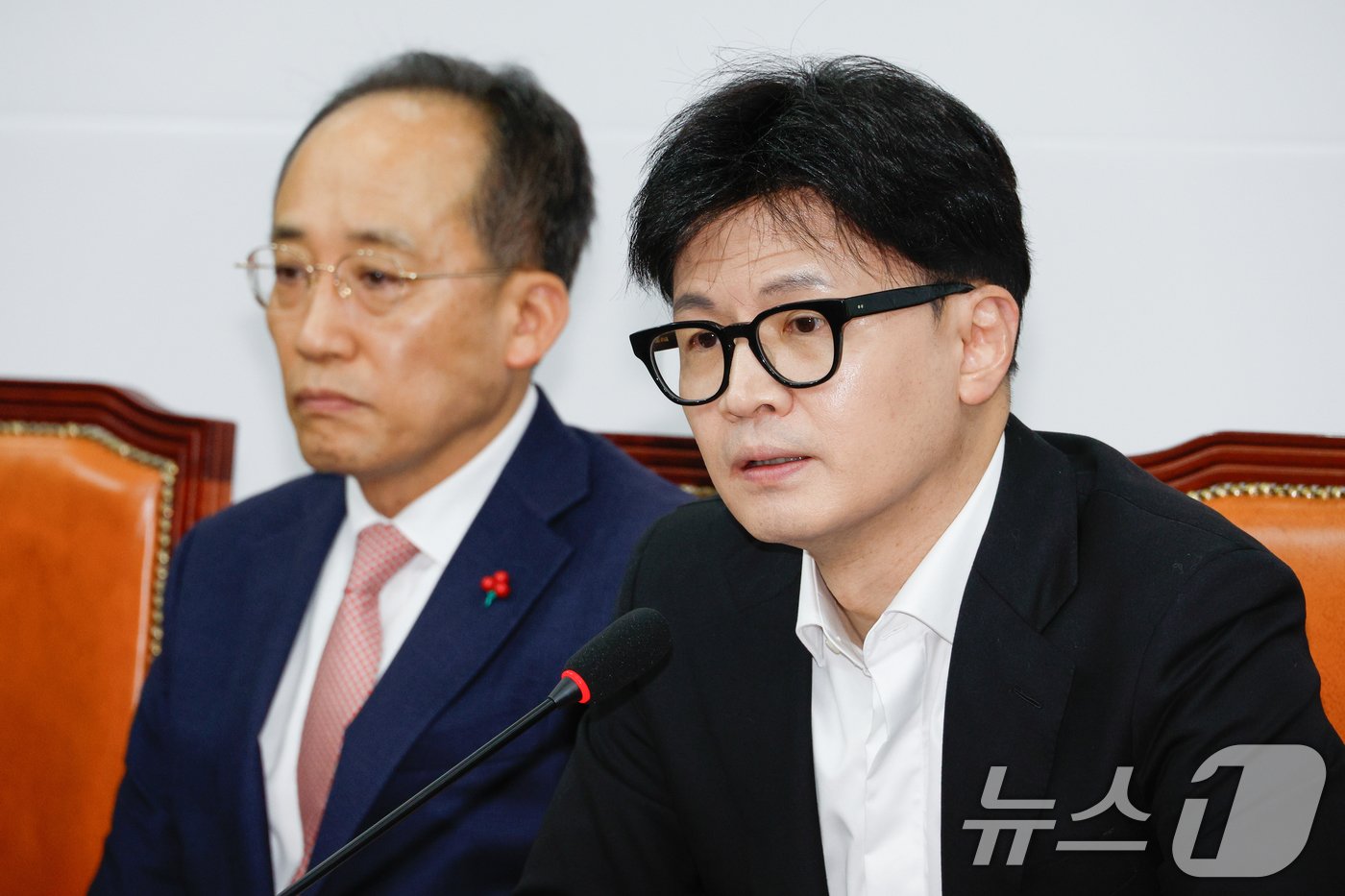 본문 이미지 - 한동훈 국민의힘 대표가 6일 오전 서울 여의도 국회에서 열린 긴급최고위원회의에서 발언하고 있다. 2024.12.6/뉴스1 ⓒ News1 안은나 기자