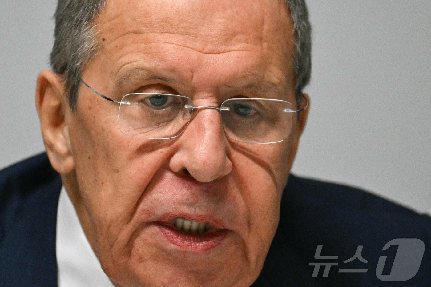 본문 이미지 - 세르게이 라브로프 러시아 외무장관이 5일 (현지시간) 몰타 타칼리에서 열린 유럽안보협력기구(OSCE) 회의서 “서방이 냉전을 부활시키고 러시아와 직접적인 충돌을 유발하고 있다”고 주장하고 있다. 2024.12.06 ⓒ AFP=뉴스1 ⓒ News1 우동명 기자