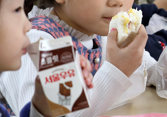 학교 비정규직 내일 총파업 돌입…급식·돌봄대란 빚나
