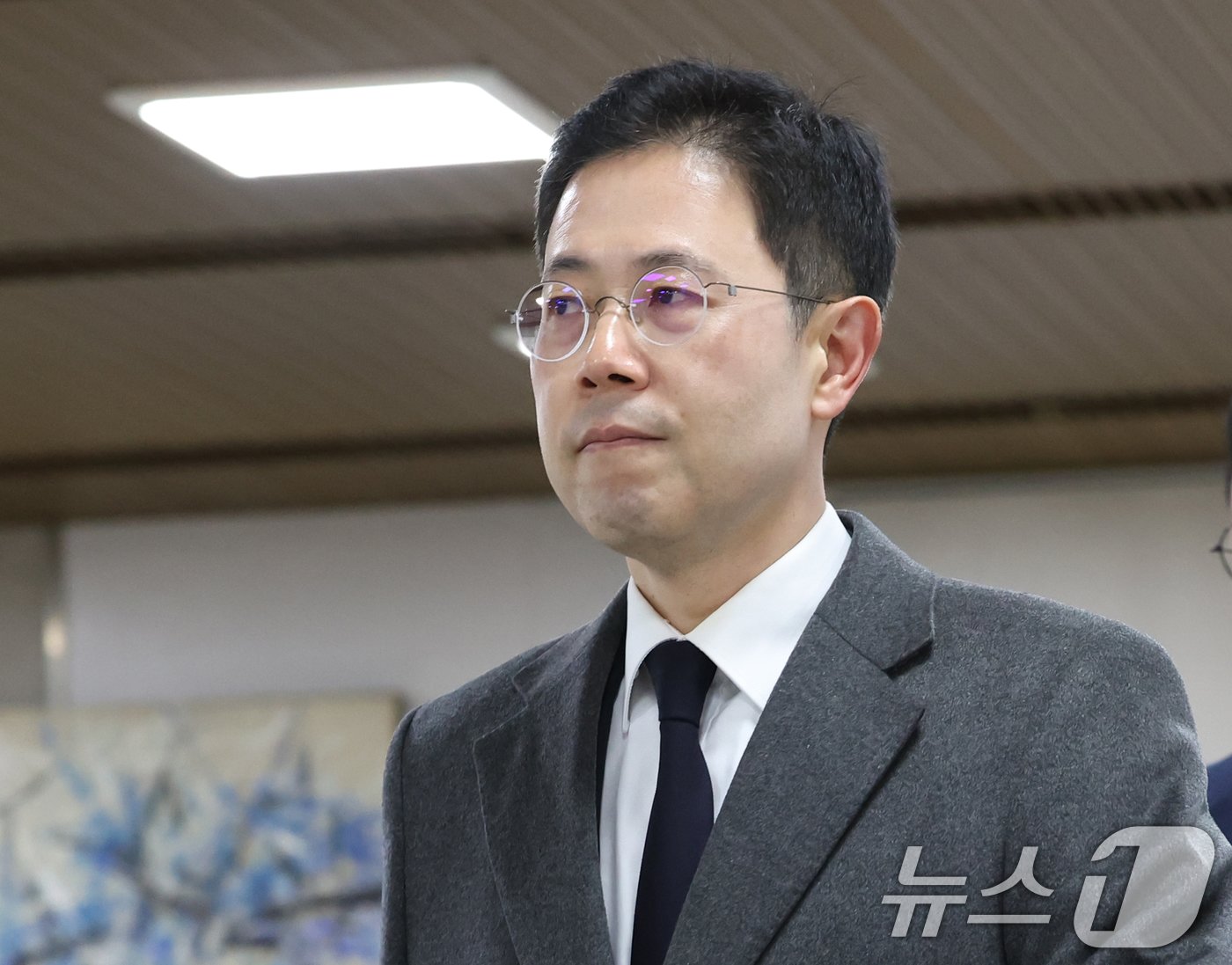 본문 이미지 - &#39;고발사주&#39; 의혹으로 재판에 넘겨진 손준성 검사가 6일 서울 서초구 서울고법에서 열린 2심 선고공판에 출석하고 있다. 2024.12.6/뉴스1 ⓒ News1 ,송원영 기자