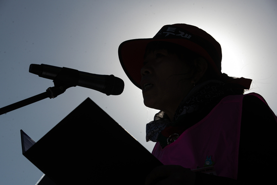 "성별임금격차 1위 한국, 고용평등공시제 도입 필요"