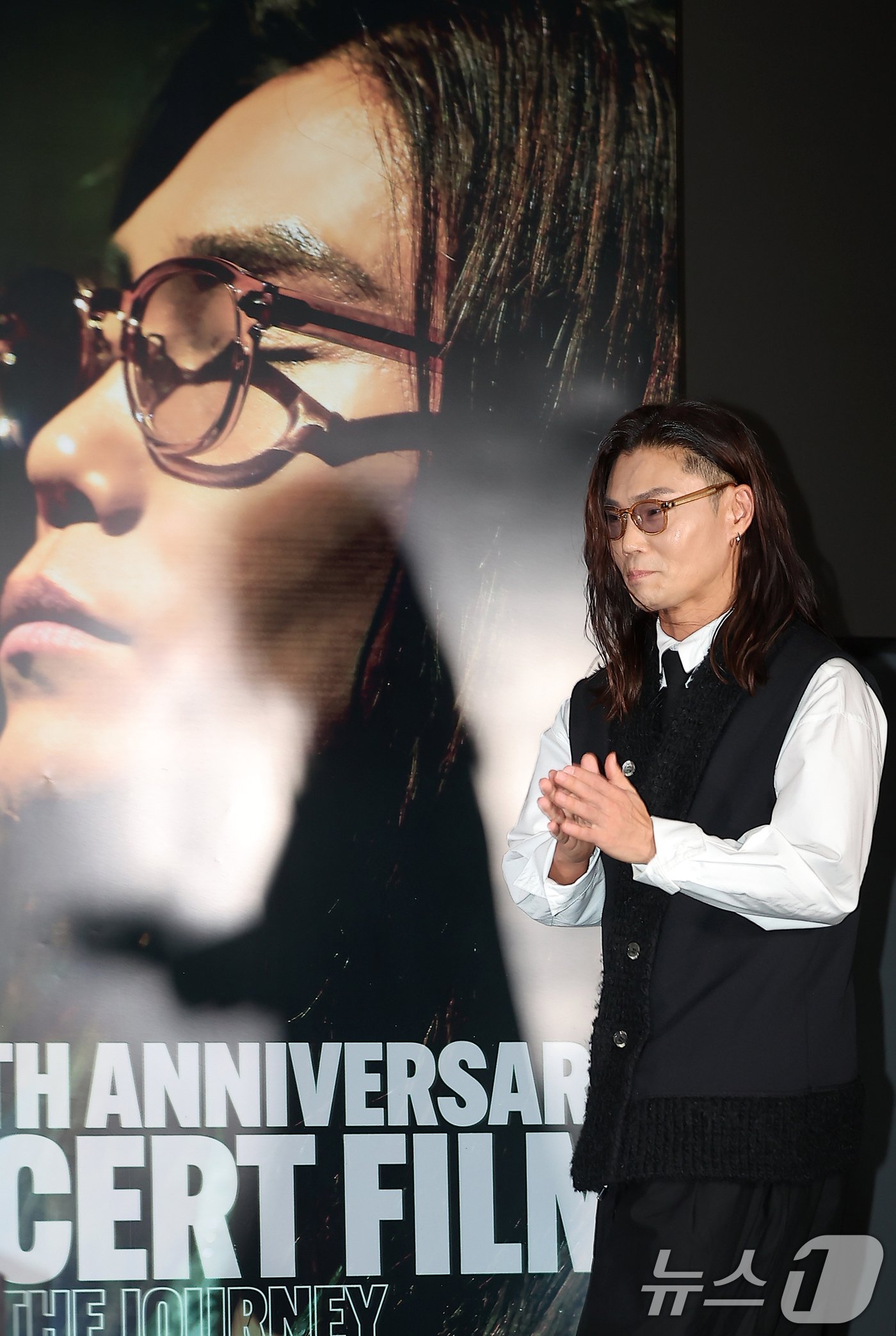 본문 이미지 - 가수 김범수가 6일 오후 서울 광진구 롯데시네마 건대입구에서 열린 자신의 25주년 콘서트 실황을 담은 영화 ‘김범수 25주년 콘서트 필름: 여행’ 기자간담회에 참석하고 있다. ‘김범수 25주년 콘서트 필름: 여행’은 김범수 데뷔 25주년 기념 투어 콘서트 ‘여행, The Original’ 무대와 그의 음악과 삶을 조명하는 이야기를 담은 영화다. 2024.12.6/뉴스1 ⓒ News1 김진환 기자