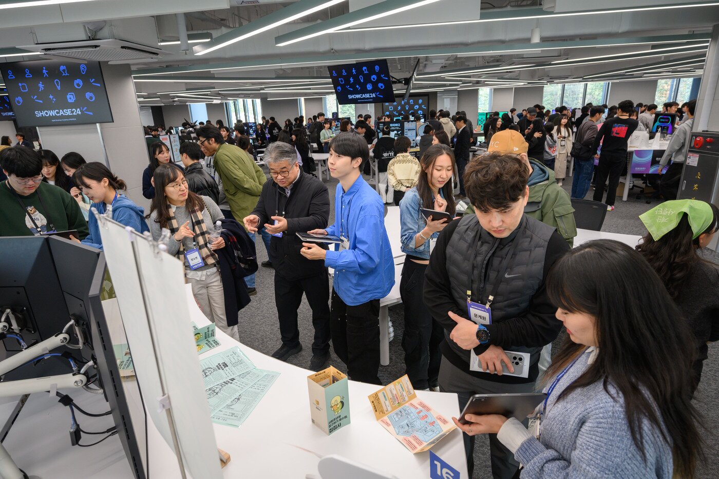 5일 경상북도 포항공과대학교에서 &#39;애플 디벨로퍼 아카데미 쇼케이스&#39; 관람객. &#40;애플 제공&#41; 2024.12.06 /뉴스1