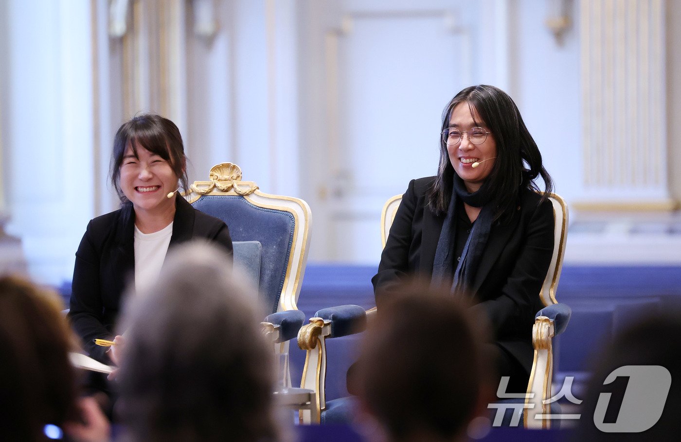 우리나라 최초, 아시아 여성 작가 중 처음으로 노벨문학상을 수상한 한강 작가가 6일&#40;현지시간&#41; 스톡홀름 스웨덴 아카데미&#40;스웨덴 한림원&#41;에서 기자회견을 하고 있다. 2024.12.6/뉴스1 ⓒ News1 박지혜 기자