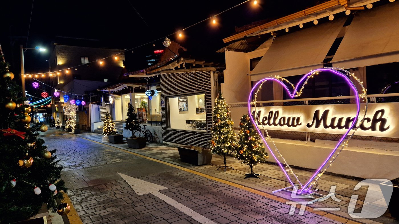 본문 이미지 - 광주 남구 양림동에 설치된 거리 조명.&#40;광주시 제공&#41;/뉴스1 