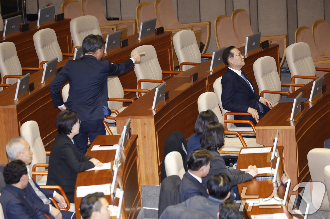 (서울=뉴스1) 안은나 기자 = 신장식 조국혁신당 의원이 7일 오후 서울 여의도 국회에서 열린 본회의에서 김건희 특검법(윤석열 대통령 배우자 김건희의 주가조작 사건 등의 진상규명을 …