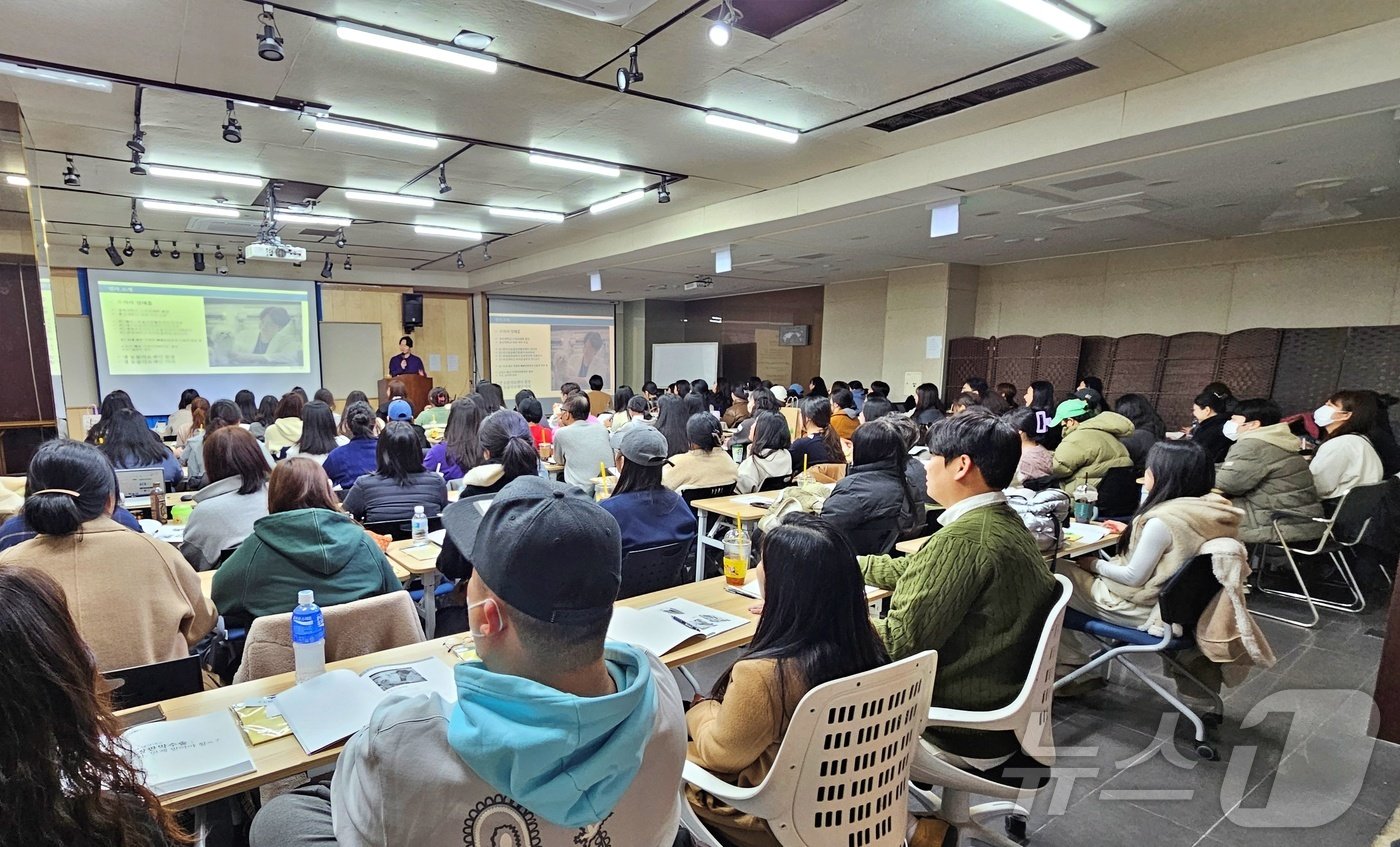 엄태흠 넬동물의료센터 원장이 7일 열린 ‘내강내고 세미나’에서 반려견 심장 치료 사례를 소개하고 있다. ⓒ 뉴스1 최서윤 기자