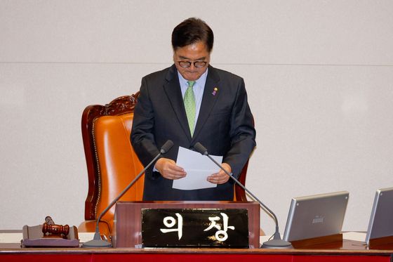 탄핵 불발, 외신 한국 민주주의 회복 능력에 의구심[시나쿨파]