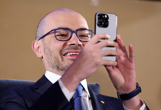 '알파고 아버지' 딥마인드 허사비스 "中 AI, 美와 불과 몇달 격차"