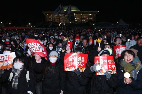 외신들 "尹 탄핵 무산으로 권력 공백…정치적 불확실성 커져"