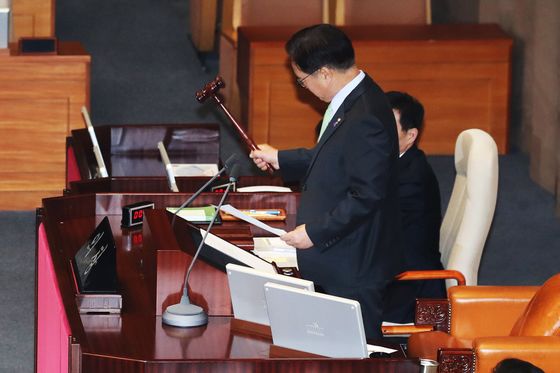 탄핵안 표결 불성립→ 황교안 "감사, 이제부터 부정선거 척결"