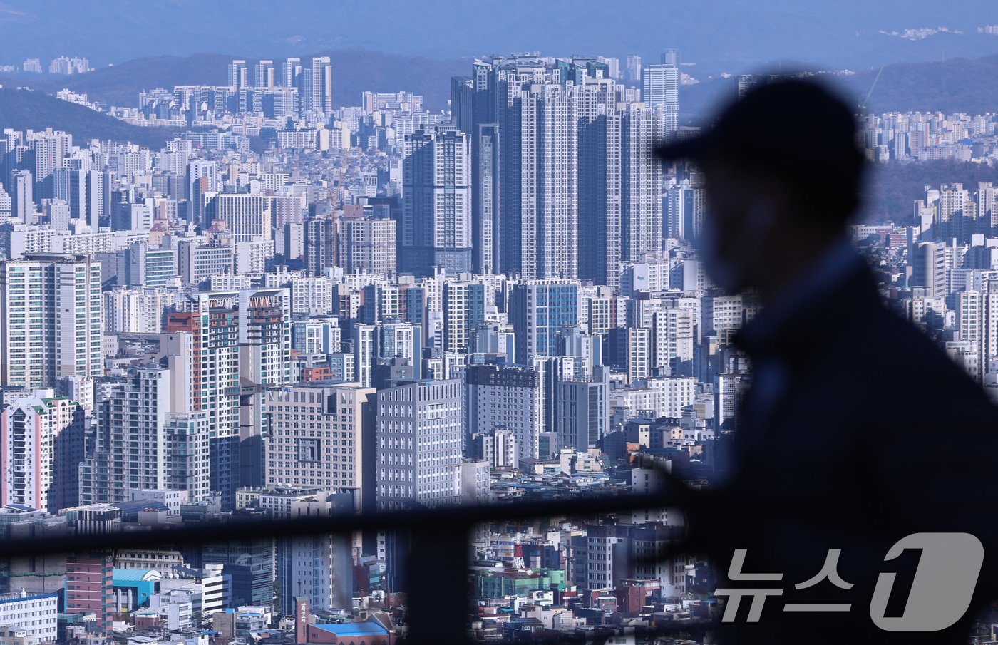 사진은 이날 서울 남산에서 바라본 아파트 단지. 2024.12.8/뉴스1 ⓒ News1 구윤성 기자