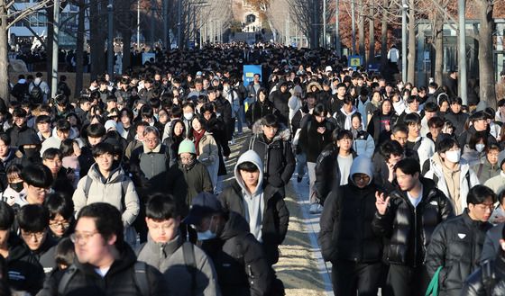 17년 대학 등록금 동결에 수입 3분의 1 줄어…"인상 불가피"